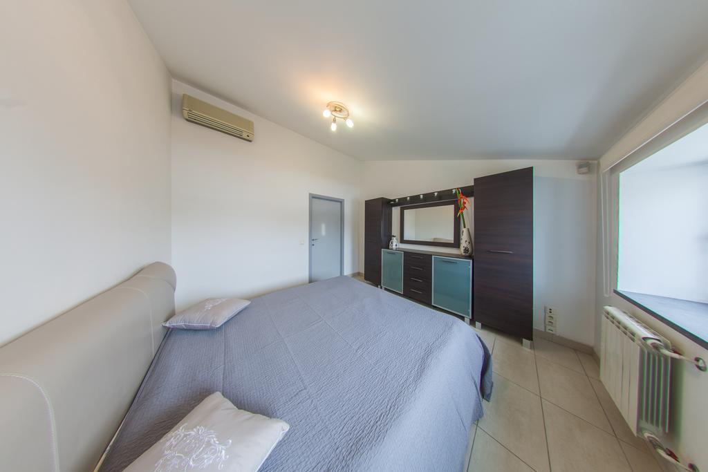 Mansard Apartment Antonovicha 4 Київ Екстер'єр фото