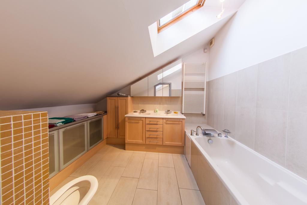 Mansard Apartment Antonovicha 4 Київ Екстер'єр фото
