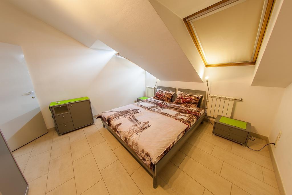 Mansard Apartment Antonovicha 4 Київ Екстер'єр фото